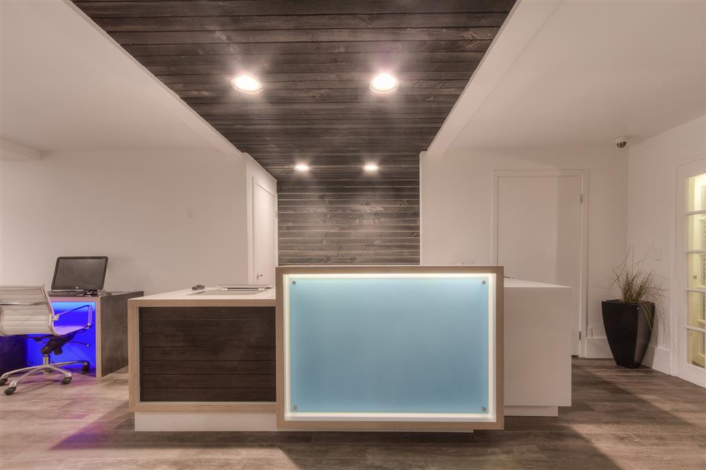 Oceanside Marina Suites - A Waterfront Hotel Interior photo