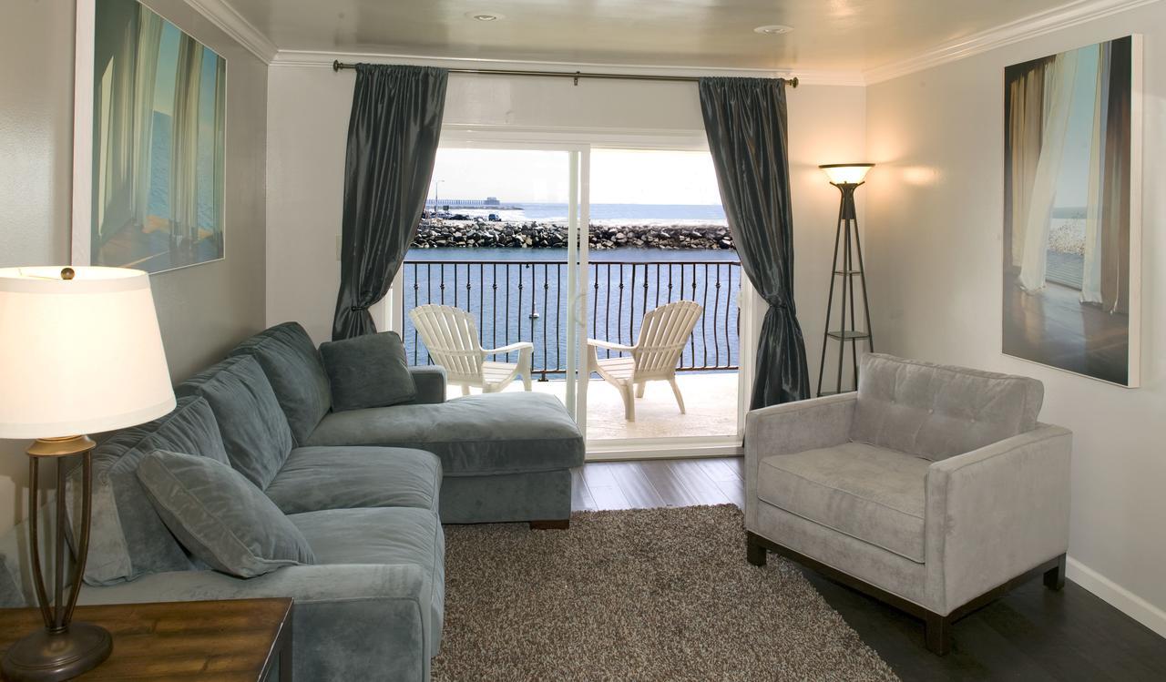 Oceanside Marina Suites - A Waterfront Hotel Exterior photo